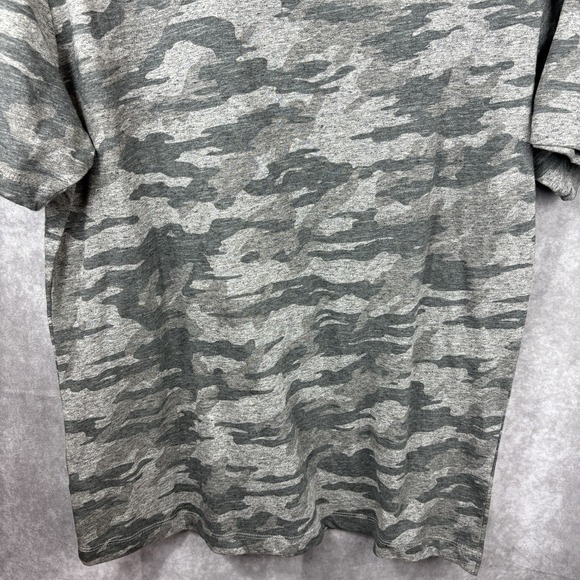 Wisconsin Badgers T-Shirt Men's M Grey White Red Camo Badger Mascot College NEW - Picture 10 of 12